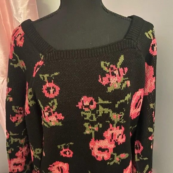 Cato XL black with pink floral design, square neck sweater. NWT - Picture 3 of 5